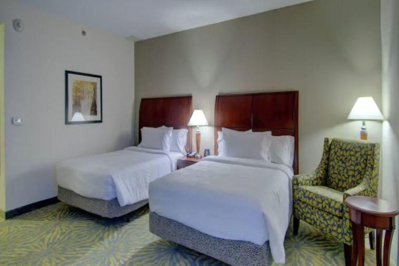Hilton Garden Inn Norwalk Esterno foto