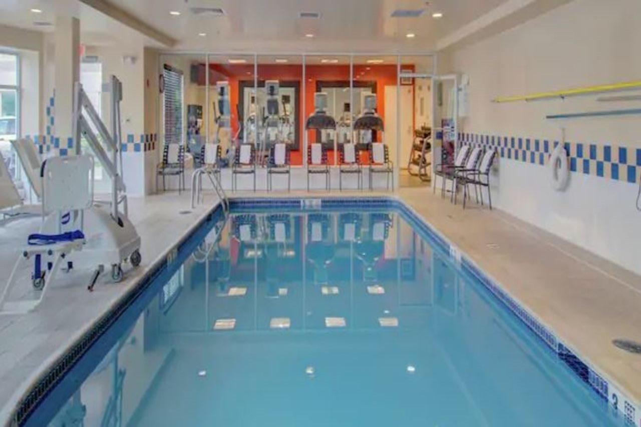 Hilton Garden Inn Norwalk Esterno foto