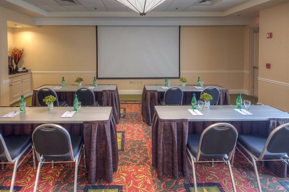 Hilton Garden Inn Norwalk Affari foto