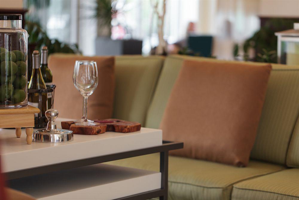 Hilton Garden Inn Norwalk Esterno foto