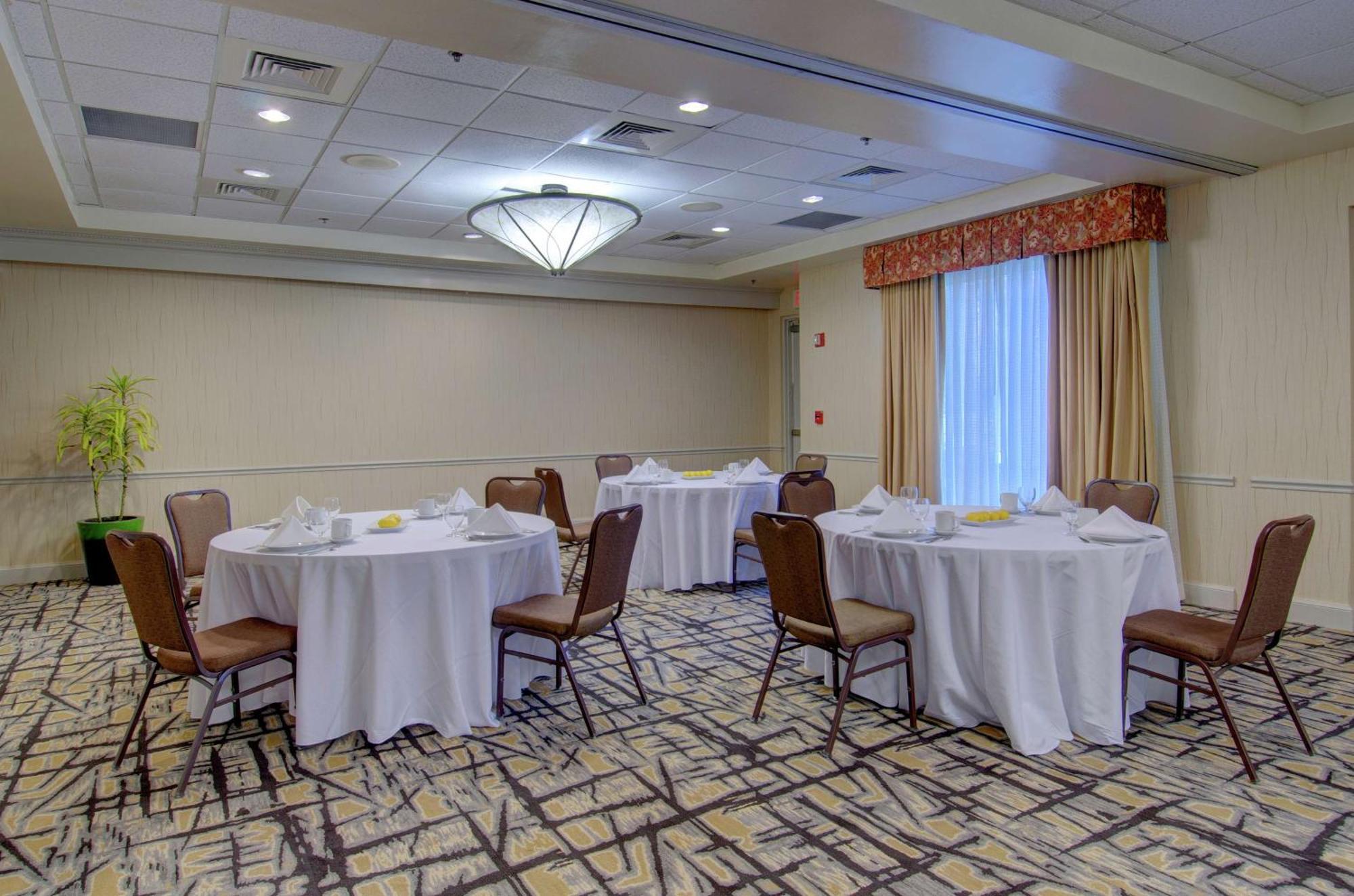 Hilton Garden Inn Norwalk Esterno foto