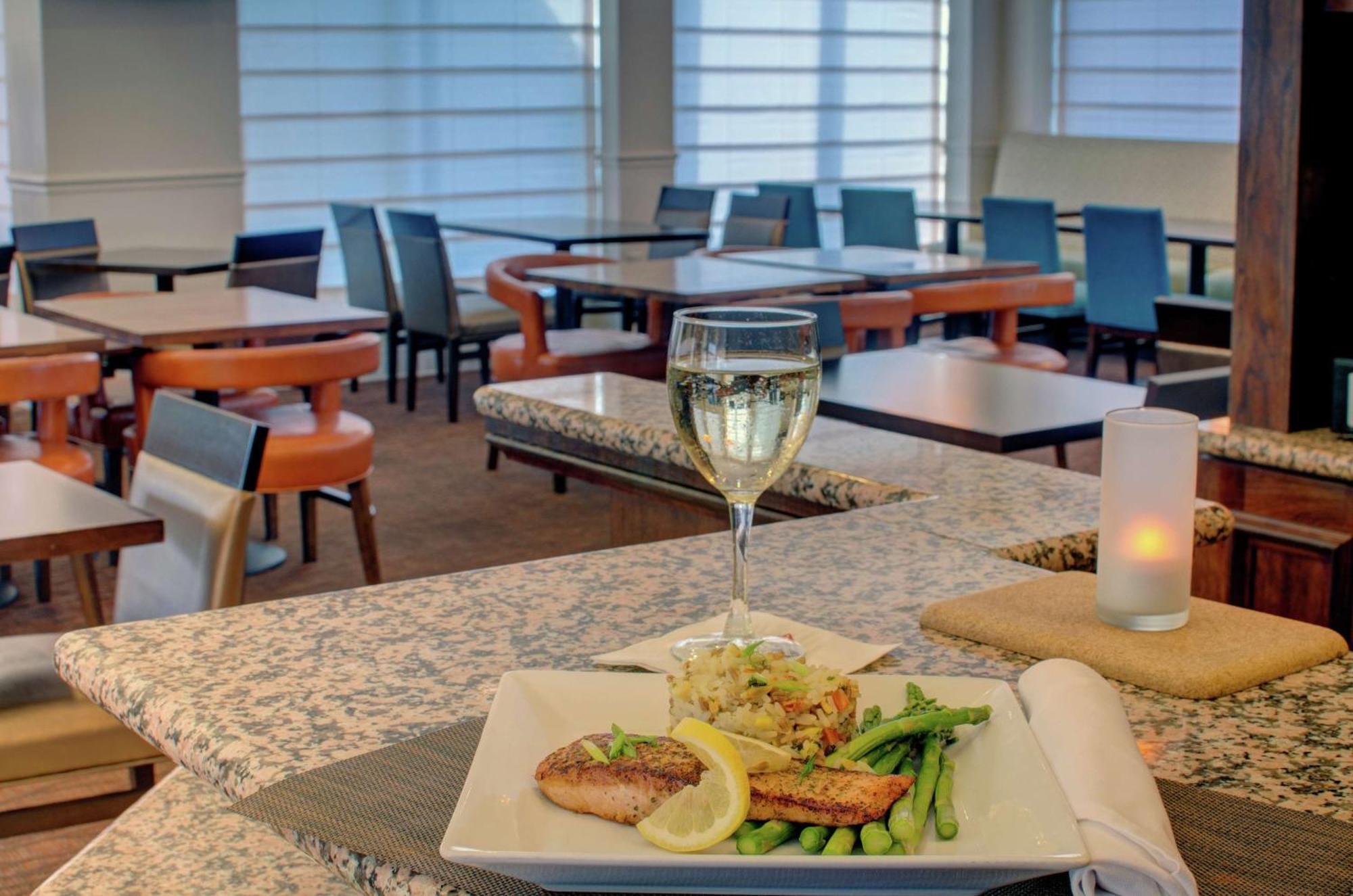 Hilton Garden Inn Norwalk Esterno foto