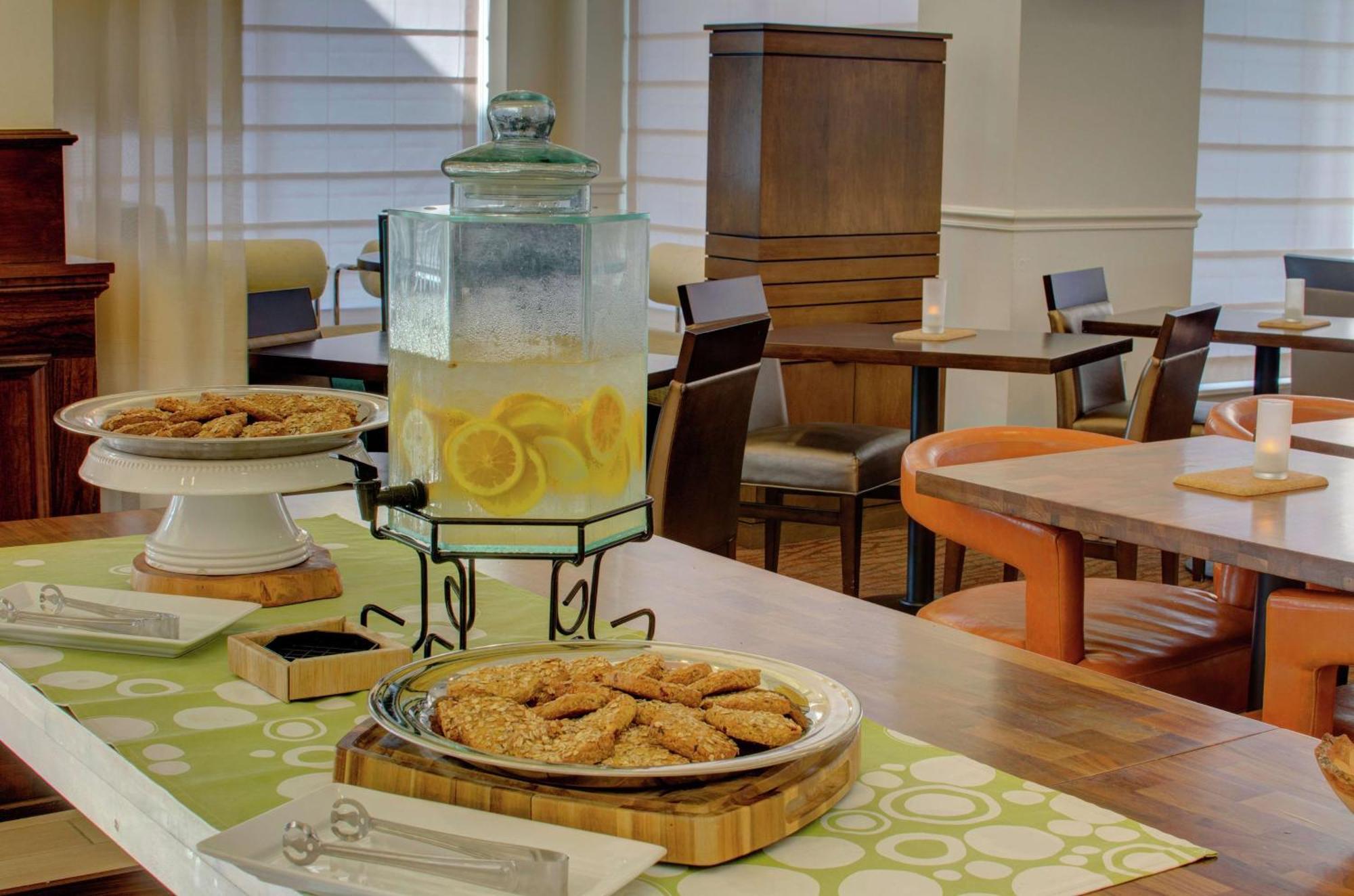 Hilton Garden Inn Norwalk Esterno foto