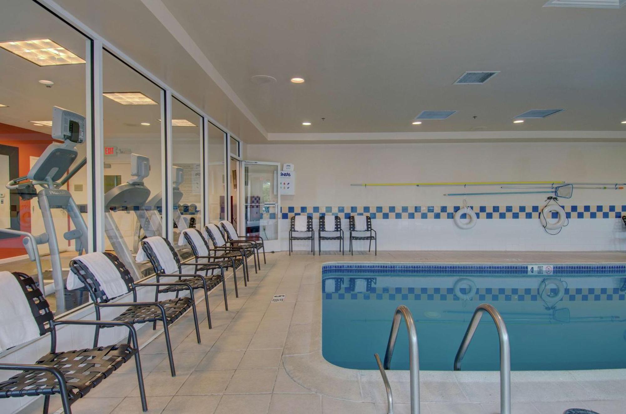 Hilton Garden Inn Norwalk Esterno foto