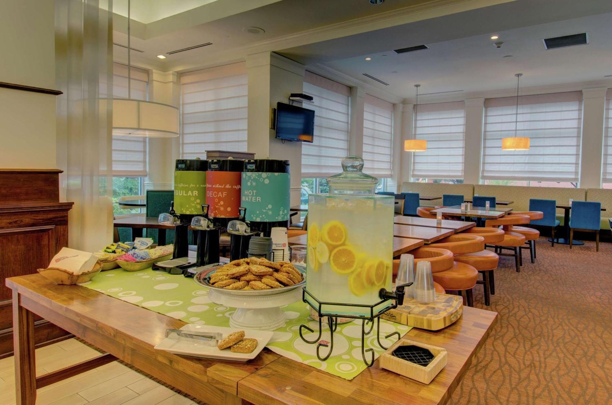 Hilton Garden Inn Norwalk Esterno foto